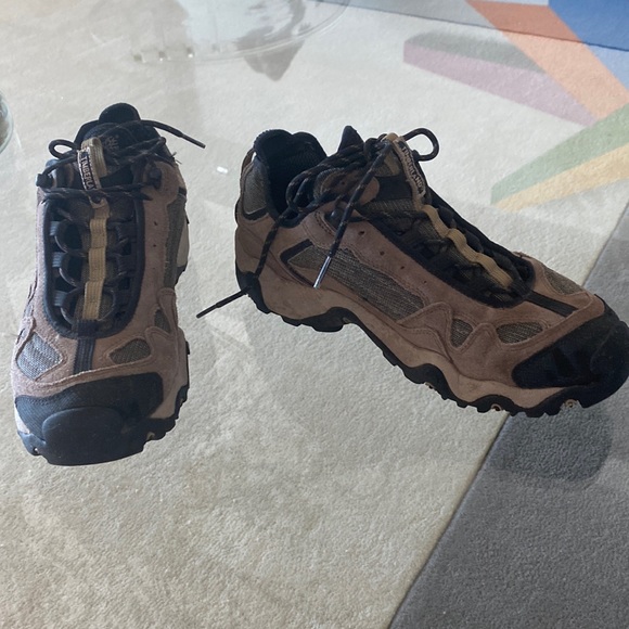 TIMBERLAND WOMENS 9.5  BSFP MOTION EFFICIENCY SYSTEM HIKING SHOE - Picture 2 of 9